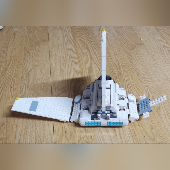 LEGO Star Wars: Imperial Shuttle 75302 Incomplete - Picture 2 of 6